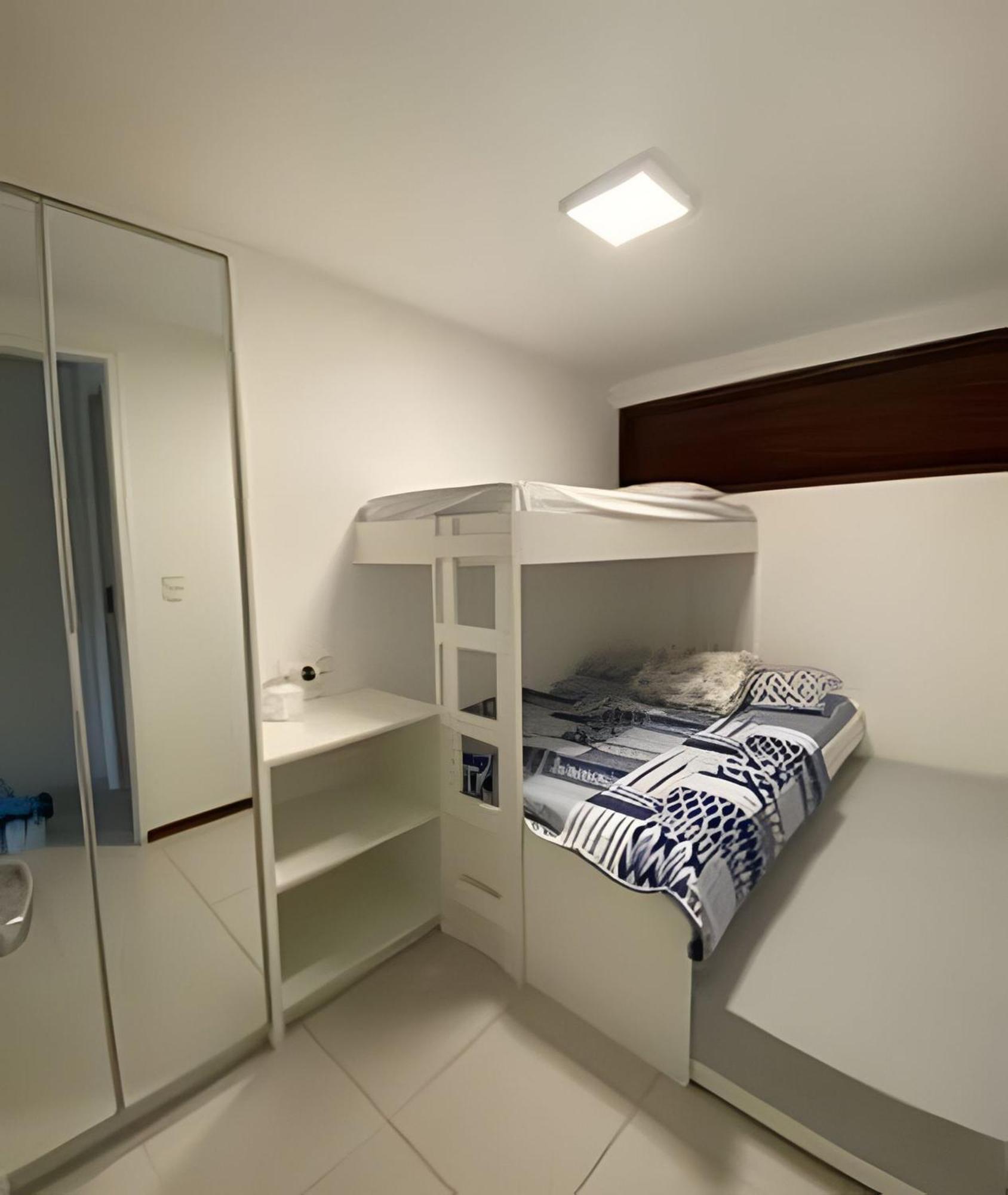 Flat No Nannai - Muro Alto *